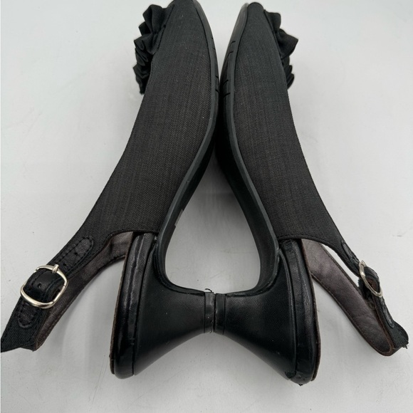 YOU by Crocs open toe sling back low heel w/ ruffled Sz *8.5 - 9 good condition - Picture 6 of 9